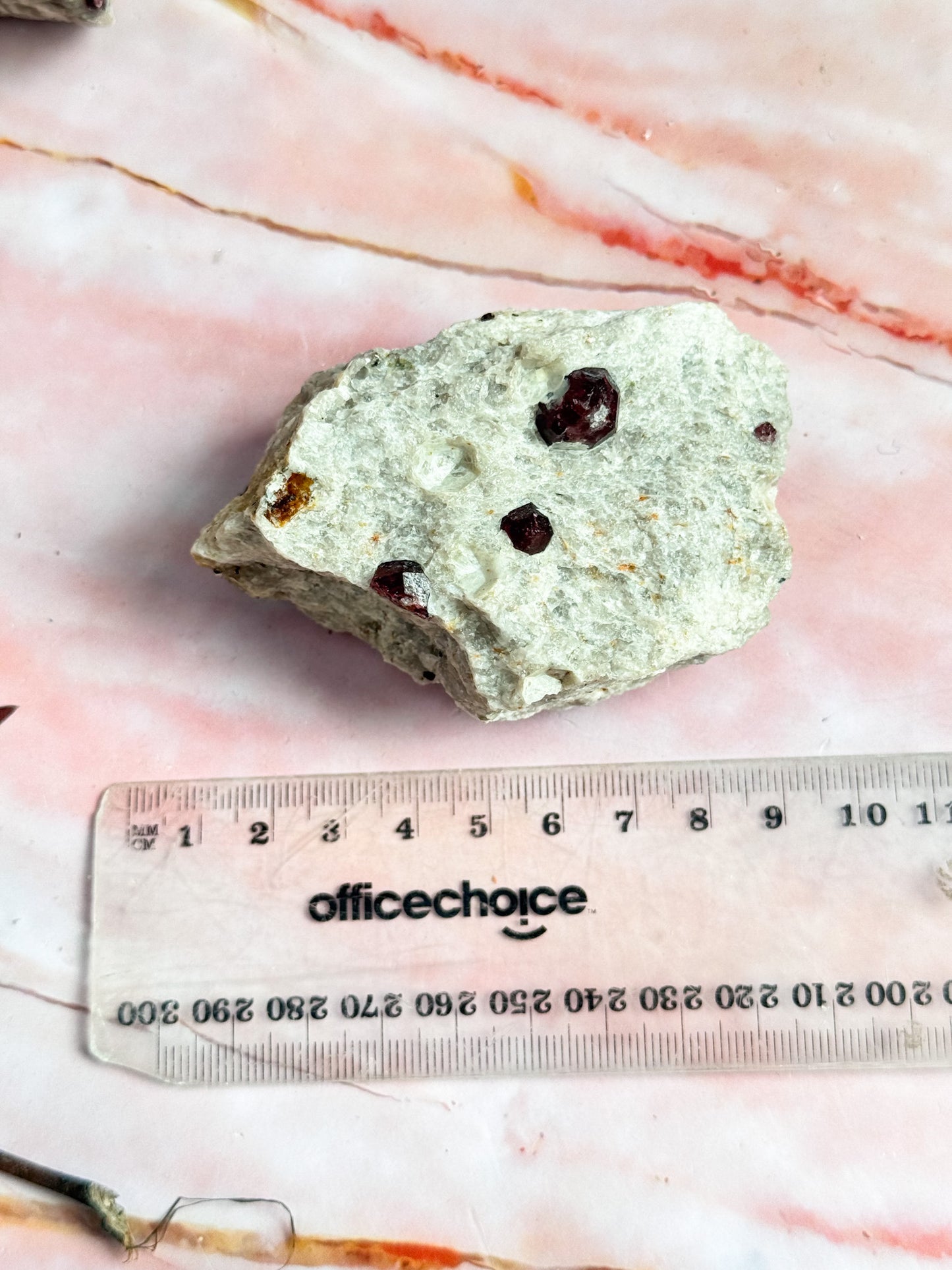 Pyrope Garnet in Orthoclase Clusters
