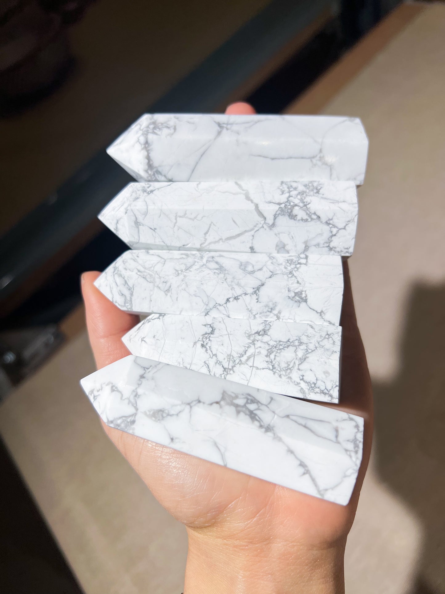Howlite Points