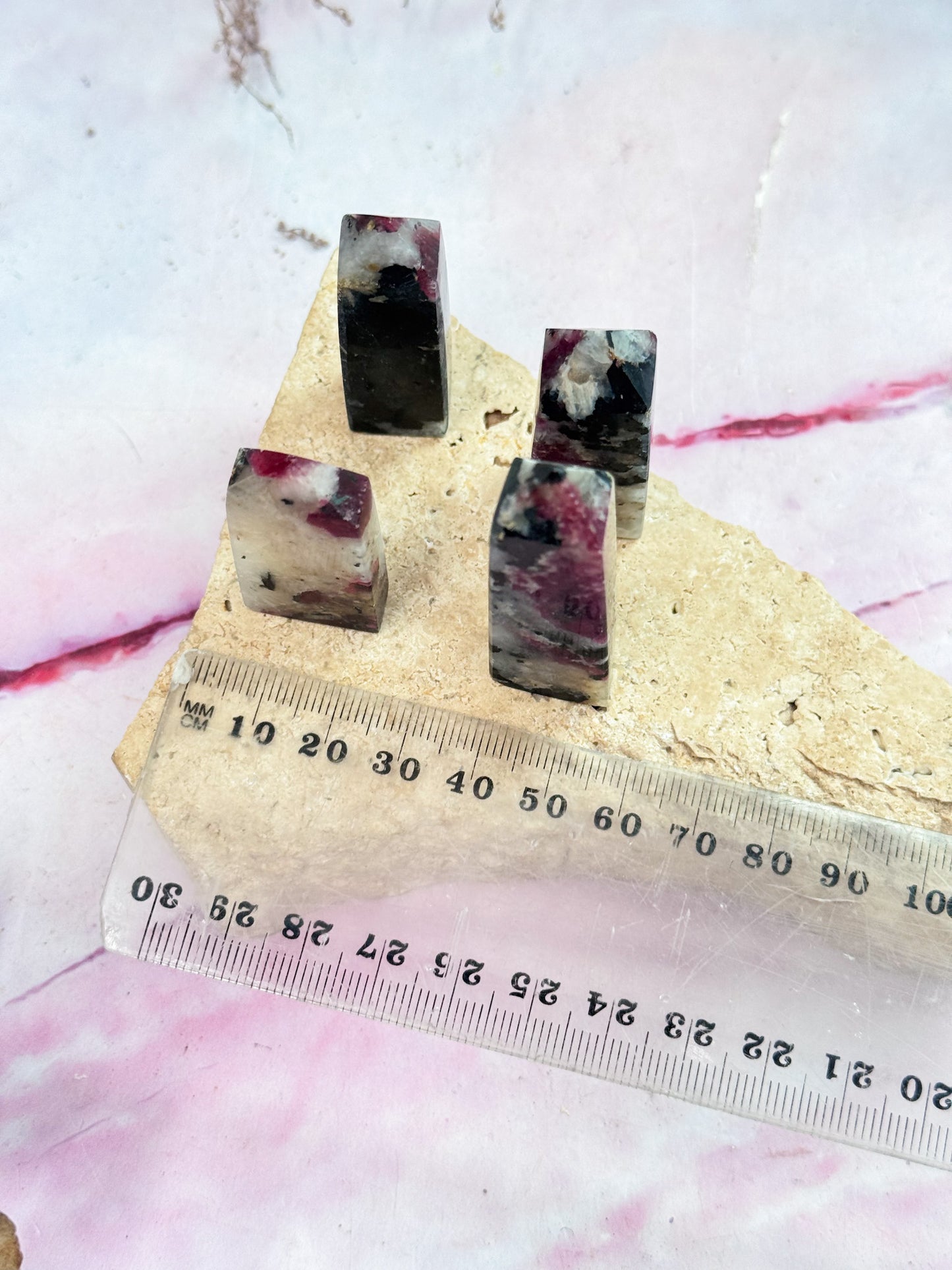 Mini Eudiyalite Points