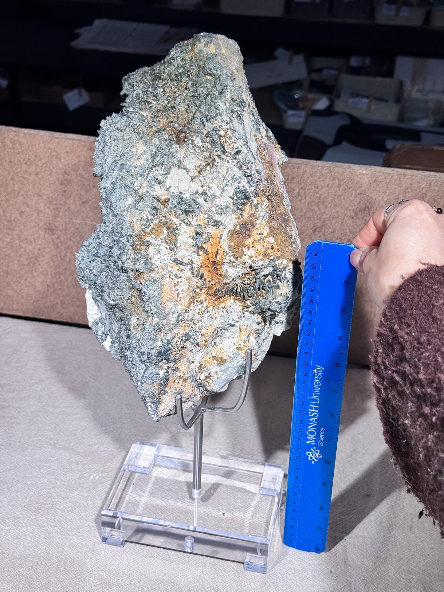 Chlorite in Quartz Cluster