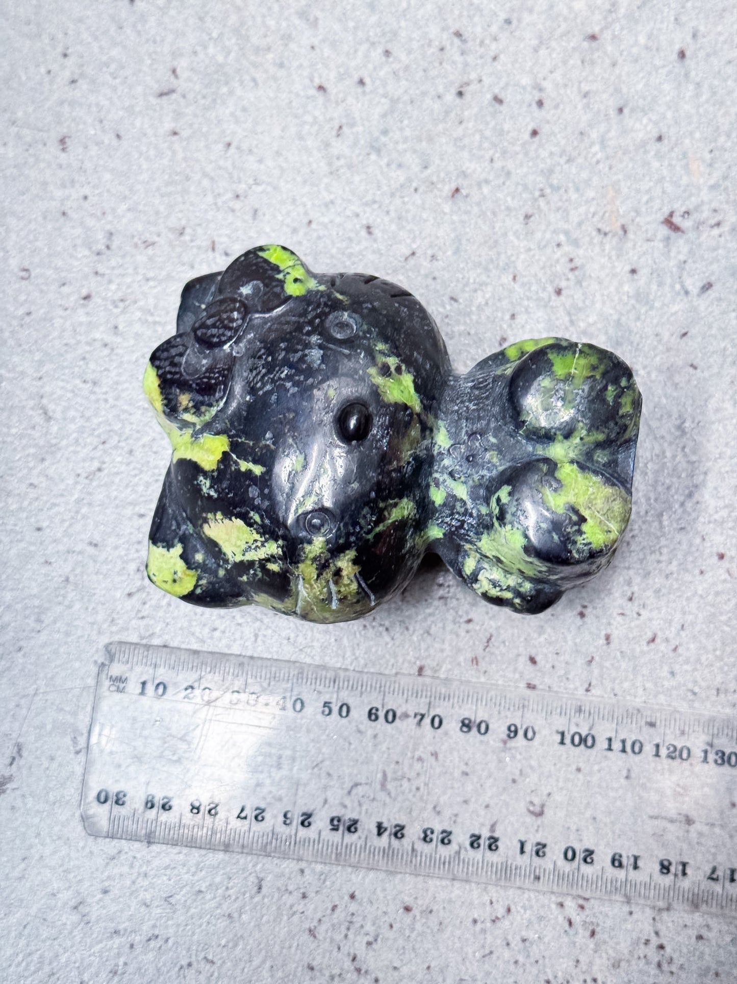 Serpentine with Hematite Kitty Carving
