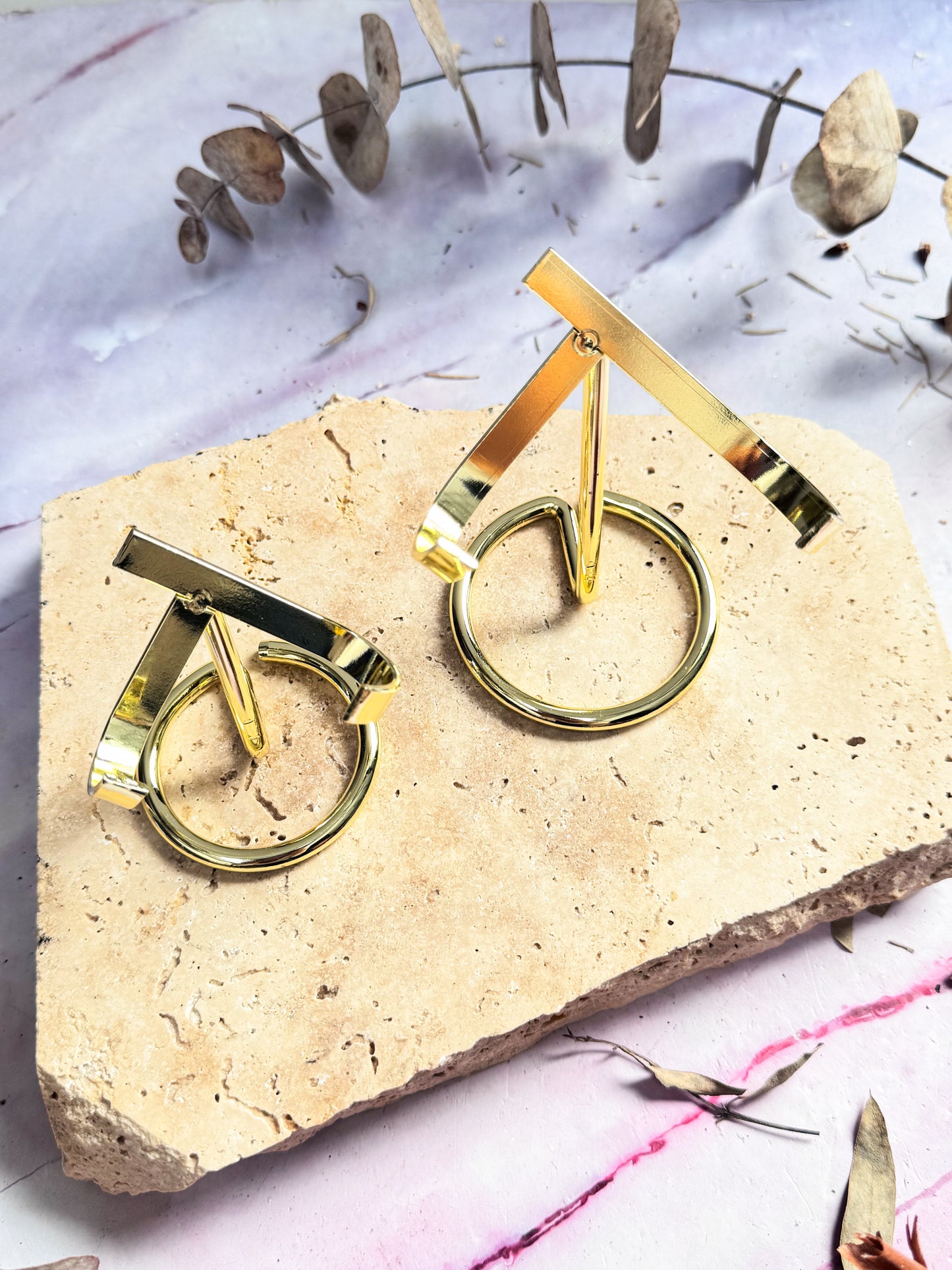 Metal Gold Heart Stands
