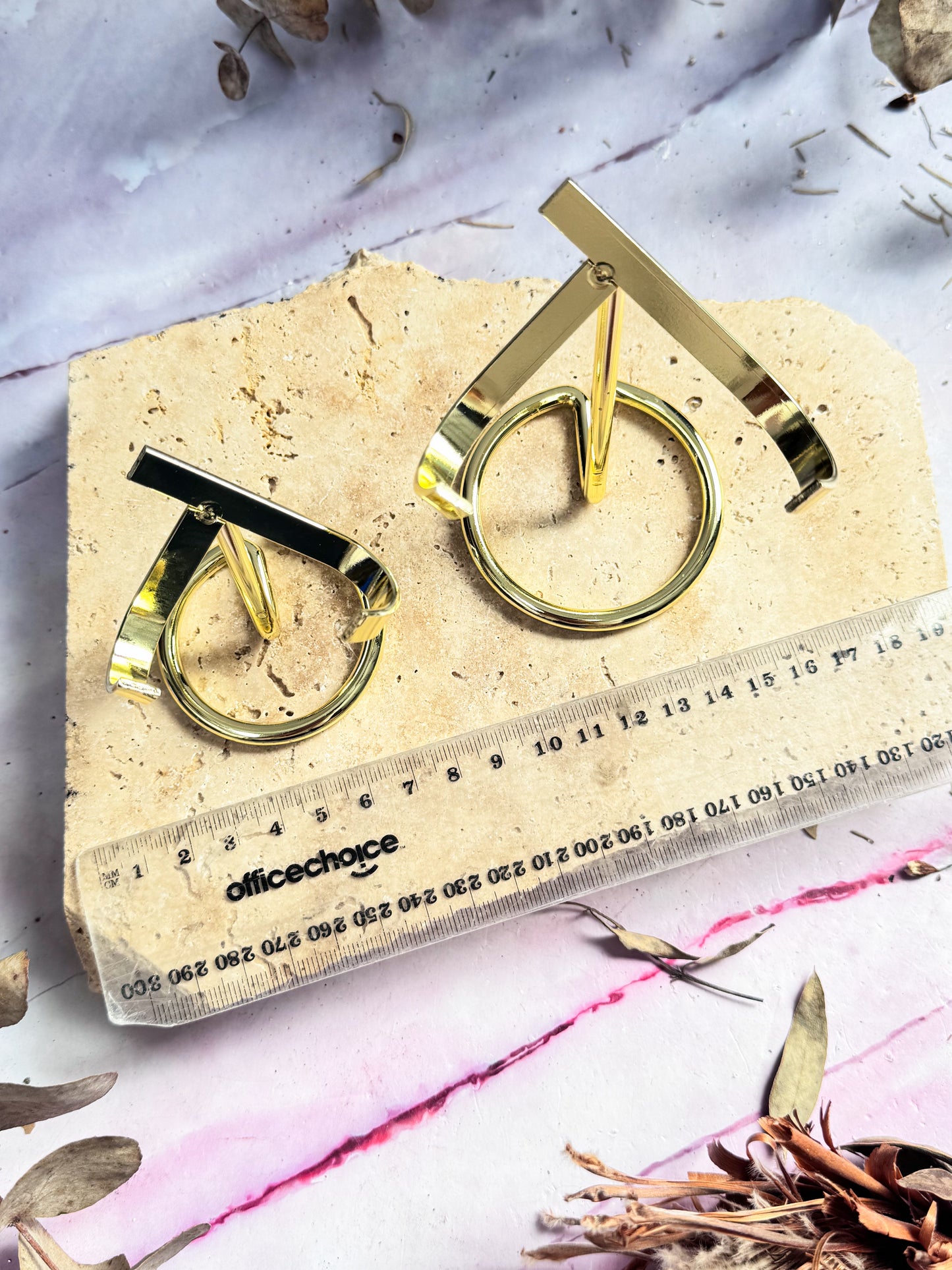 Metal Gold Heart Stands