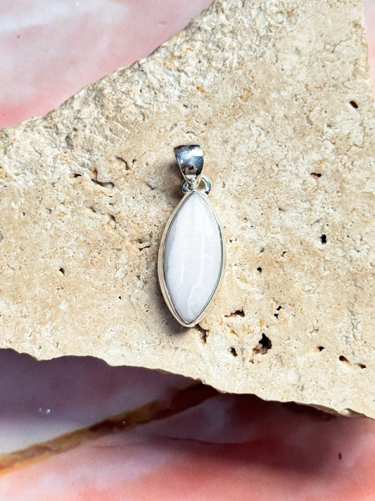 Mangano Calcite Pendant