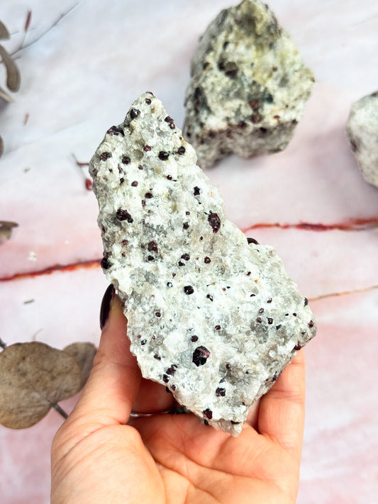 Pyrope Garnet in Orthoclase Clusters