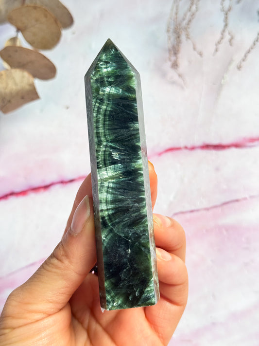 Extra Rare Seraphinite Point