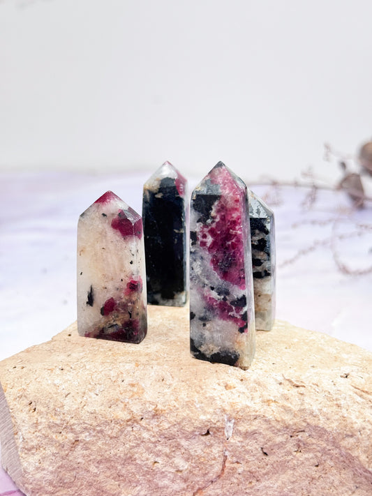Mini Eudiyalite Points