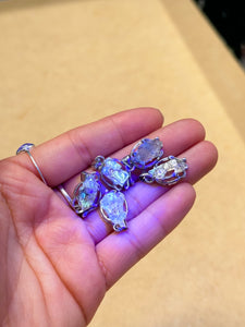 UV Reactive Petroleum Quartz Pendants