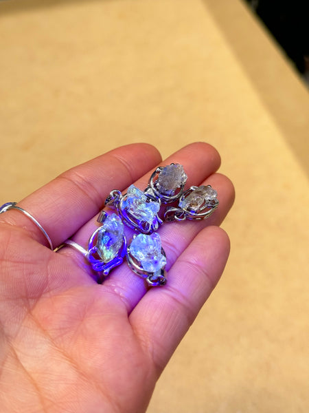 UV Reactive Petroleum Quartz Pendants