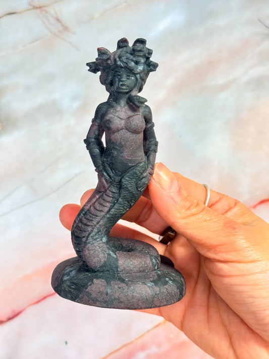 Garnet in Arfvedsonite Medusa Carving
