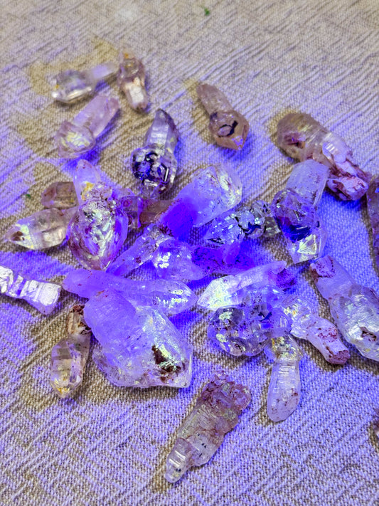 UV Reactive Petroleum Quartz