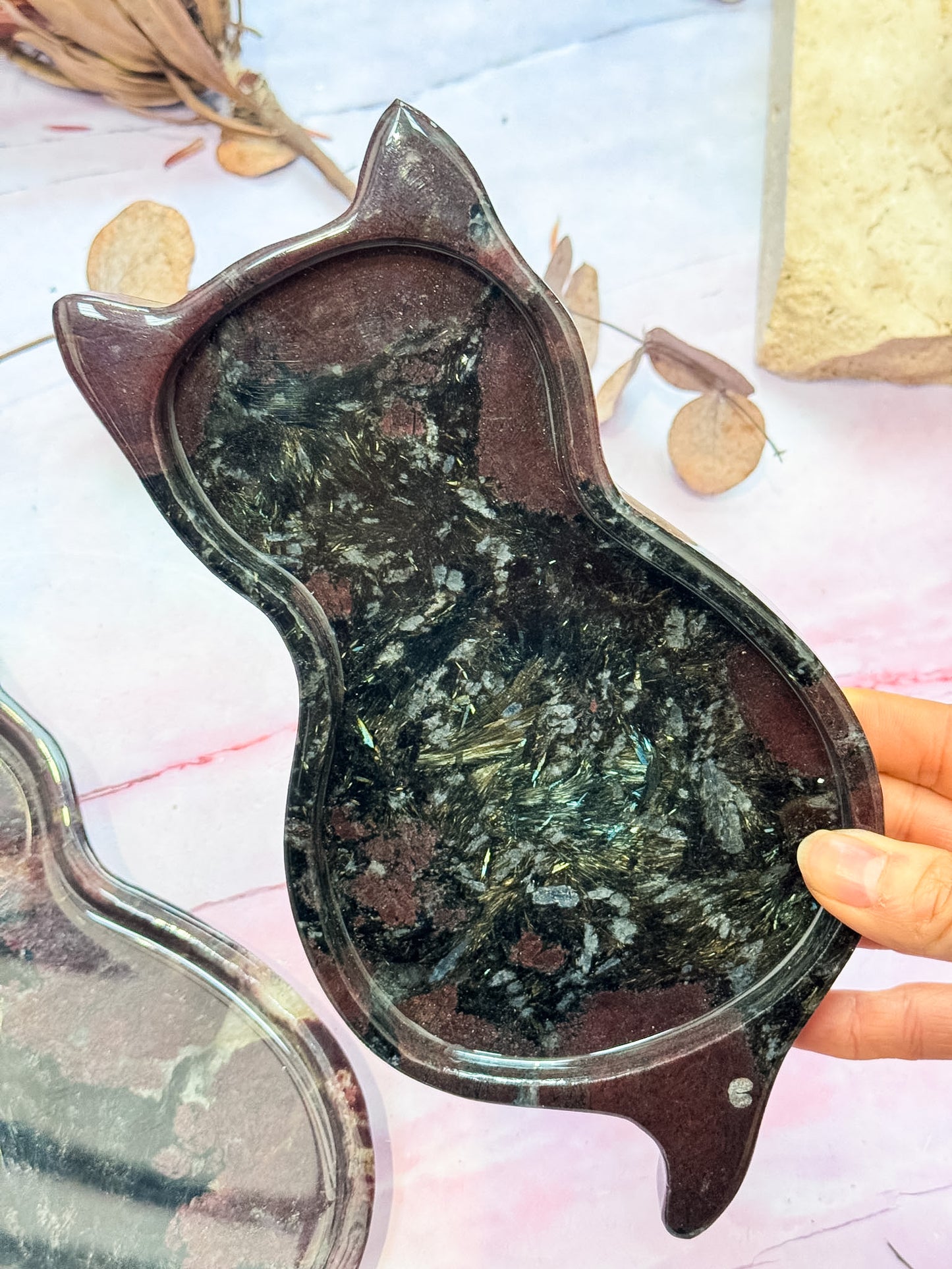 Garnet in Arfvedsonite Cat Bowls