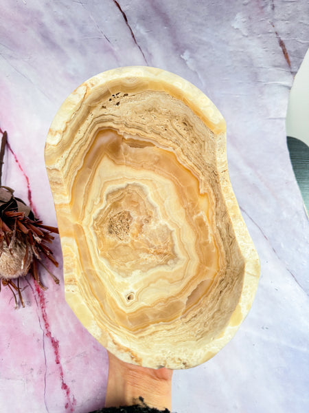 Large Aragonite bowl