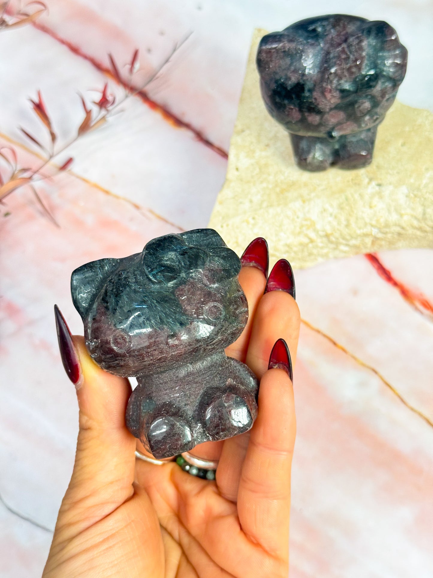 Garnet in Arfvedsonite HK Carvings