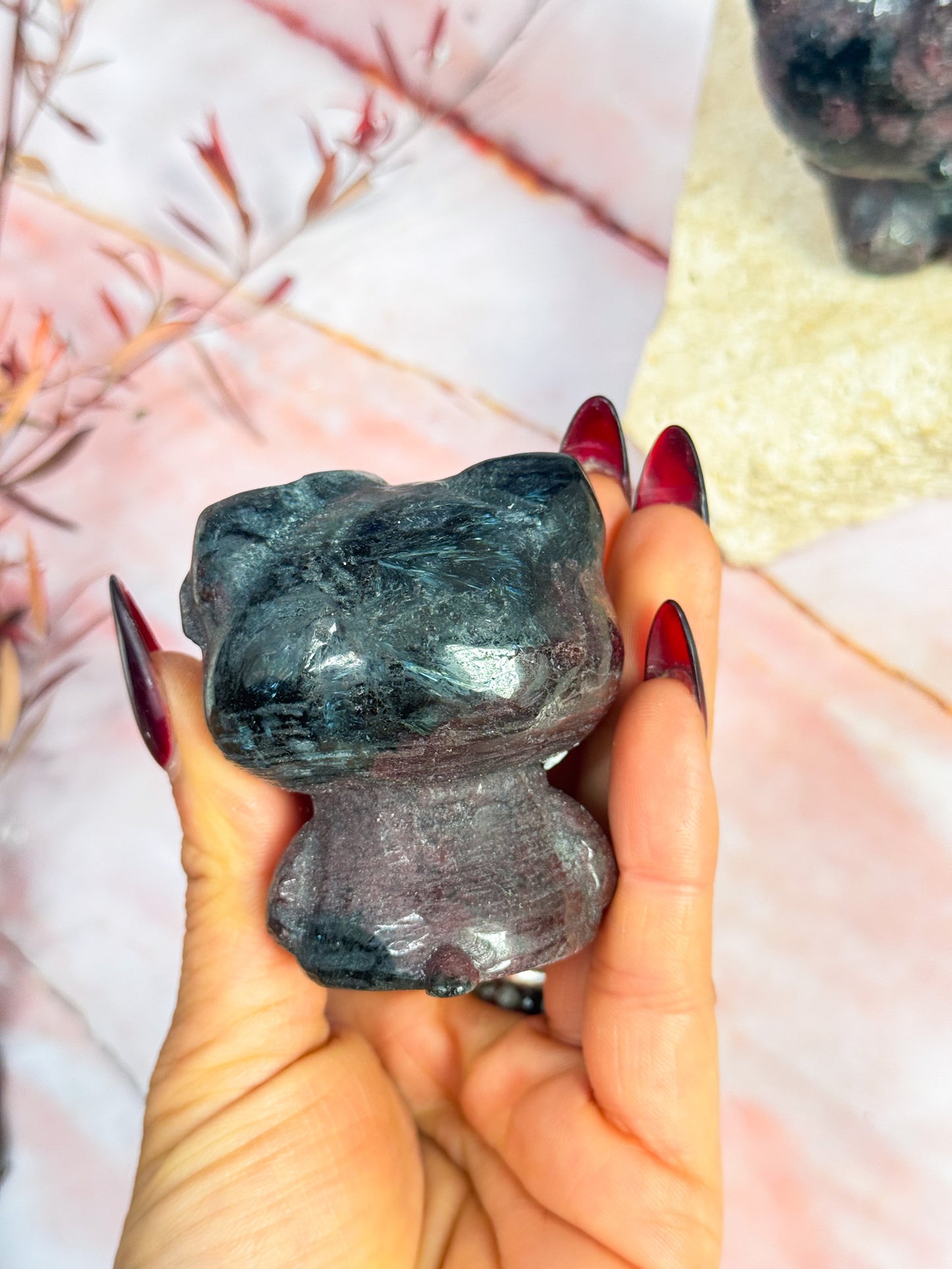 Garnet in Arfvedsonite HK Carvings