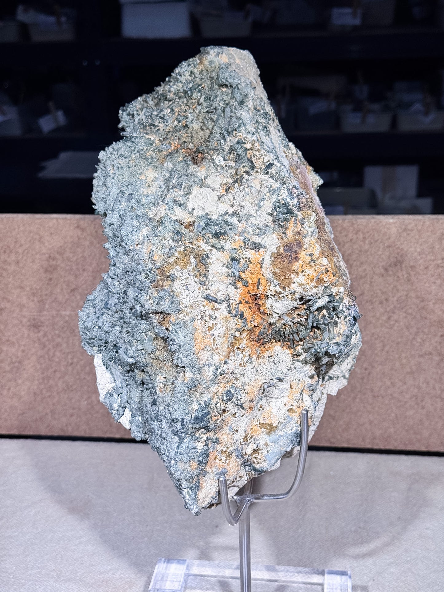 Chlorite in Quartz Cluster