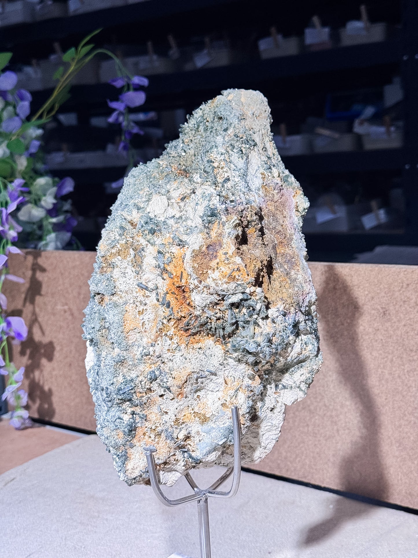 Chlorite in Quartz Cluster