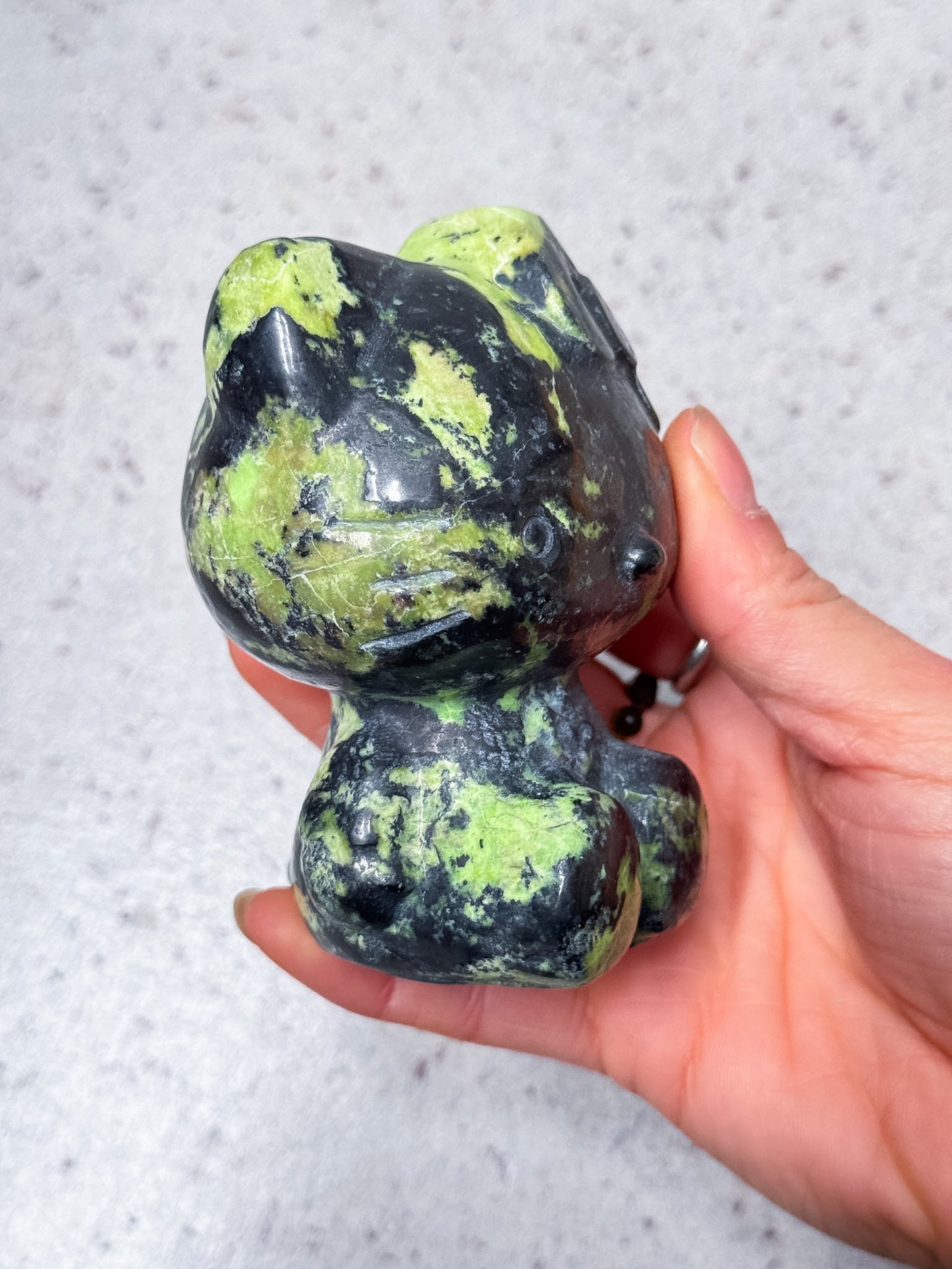 Serpentine with Hematite Kitty Carving