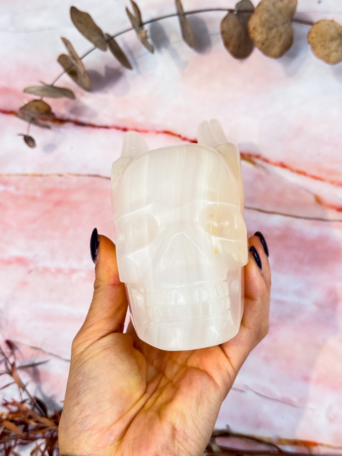 Mangano Calcite Winged Skull