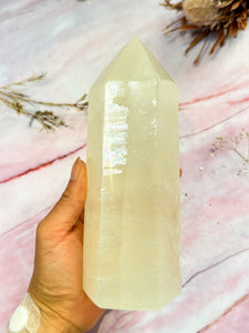 White Optical Calcite Tower