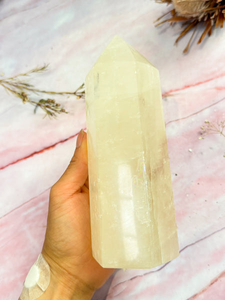 White Optical Calcite Tower